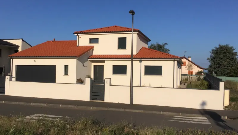 Maison neuve avec garage attenant