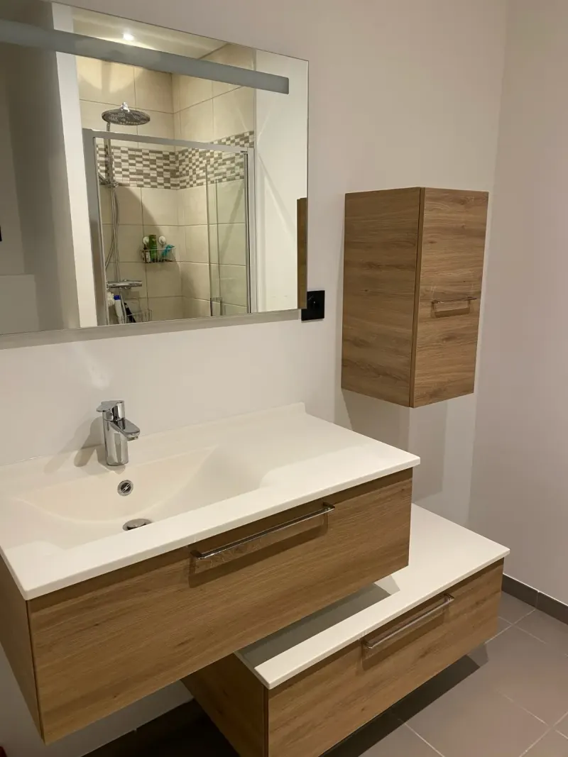 Salle de bain vasque suspendue