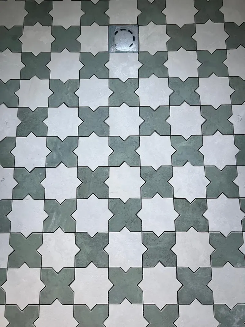 Salle de bain rénovée sol mosaïque